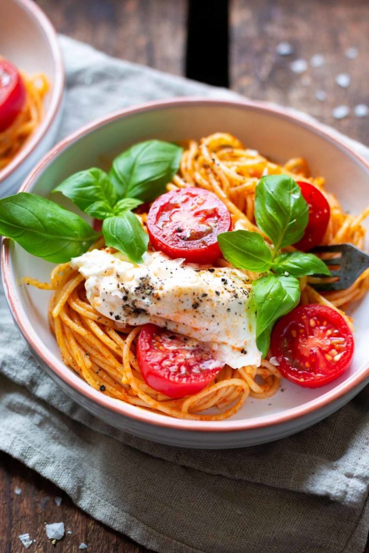 spaghetti mit tomaten und mozzarella