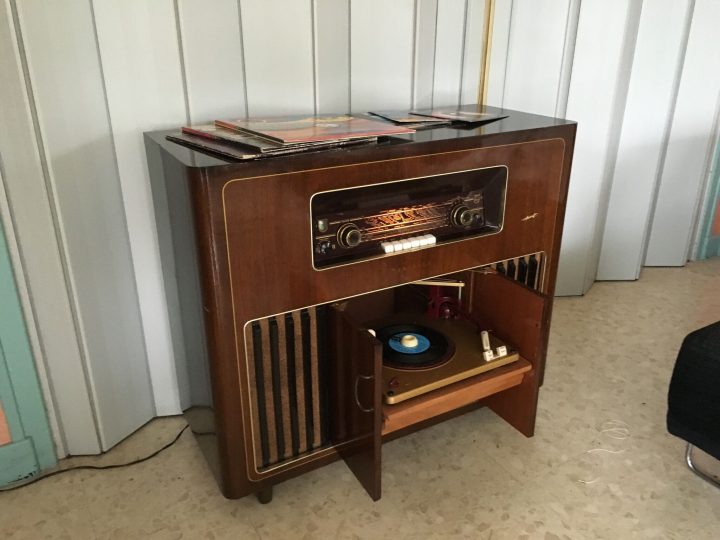 meuble radio tourne disque annee 60 prix