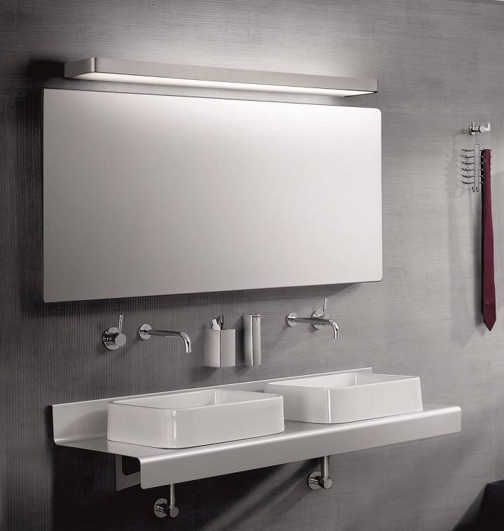 14 Luminaires Pour Réveiller Le Style Dans Votre Salle De à Reglette Salle De Bain Avec Prise