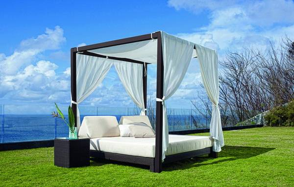 25 Diy Outdoor Bed Ideas, Summer Decorating With Spa Beds serapportantà Lit Exterieur Jardin