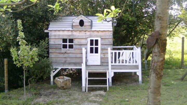 30 Cabanes Pour Les Enfants | Cabane Enfant, Cabane Jardin intérieur Cabane De Jardin Enfant Bois