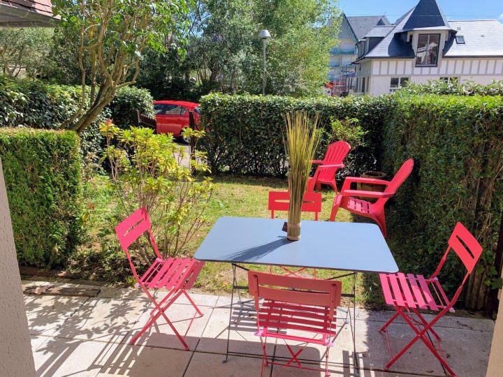 Apartment Front De Mer 11 – Jardin – Thalasso, Cabourg à Table De Jardin Geant Casino