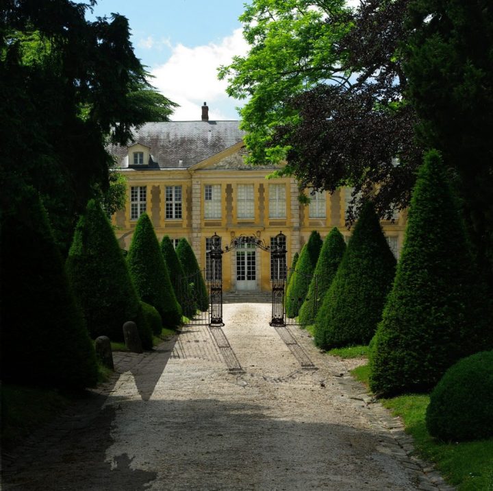 Arche Colonnes Et Grilles En Fer Forgé – Demeure Et Jardin concernant Arche De Jardin En Fer Forgé