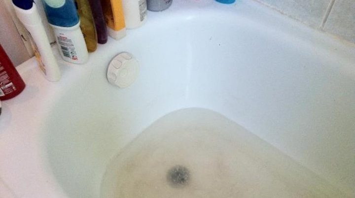 Baignoire Bouchée ? Pas Besoin De Plombier ! Voici Le Truc encequiconcerne Douche Bouchée Que Faire