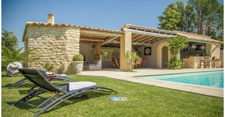 Bed And Breakfast In Provencal Farmhouse Near Of Avignon pour Chambres D Hotes Poitiers Et Environs