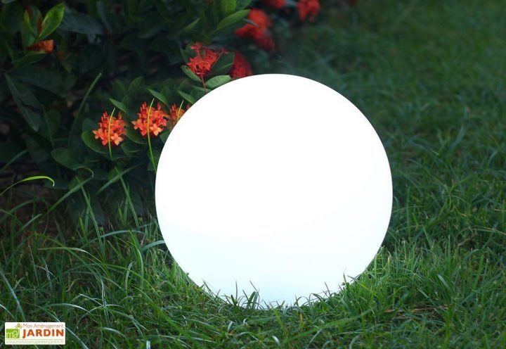 Boule Lumineuse Multicolore Autonome À Énergie Solaire dedans Boule Lumineuse Jardin