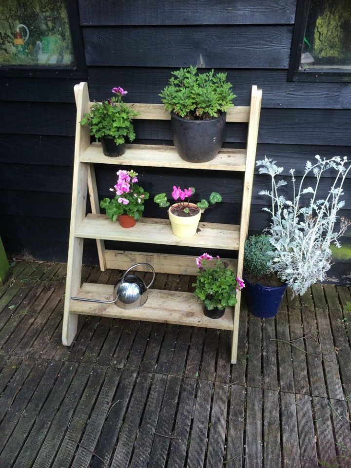 Bricolage De Jardin: Étagère Porte-Plantes En Vieil destiné Escabeau De Jardin