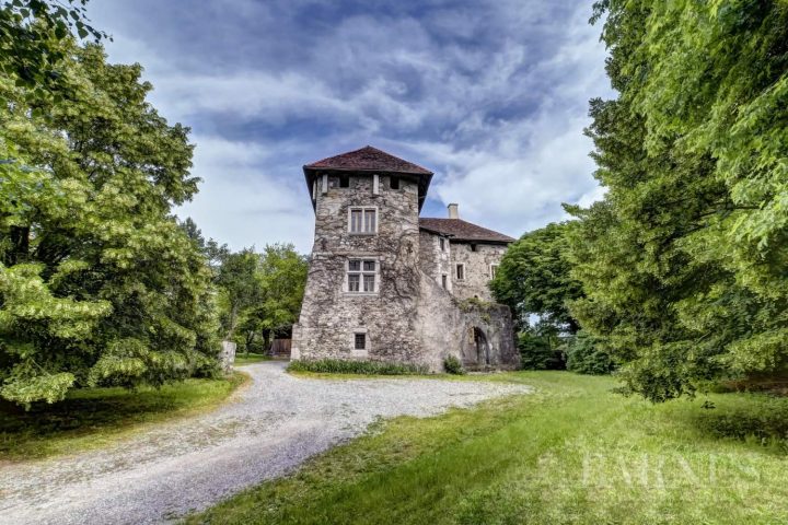 Château Du Xiième Siècle Aux Portes D'Annecy – Ventes tout Les Jardins Du Château Annecy