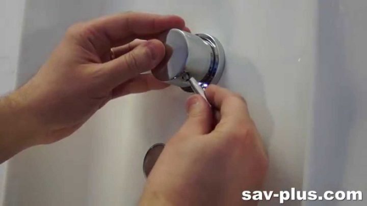 Comment Changer Sa Cartouche Inverseur, Hydrodouche Jedo, Robinetterie Alpi intérieur Comment Démonter Un Robinet