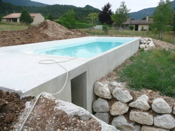 Construire Une Piscine Sur Un Terrain En Pente Crest 26400 dedans Amenagement Piscine Exterieur Terrain En Pente