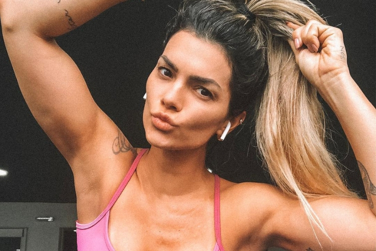 De Biquíni, Kelly Key Exibe Barriga Trincada E Arranca à Gabriel D'Almeida Freitas Instagram