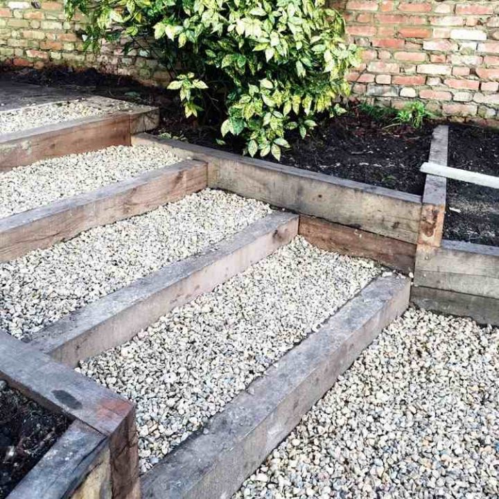 Escalier Jardin Bois Gravier – Idées Pour Un Espace destiné Idee Deco Jardin Gravier