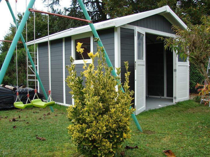 Espace Et Esthétisme Pour Cette Cabane De Jardin En Pvc intérieur Cabane De Jardin Pvc