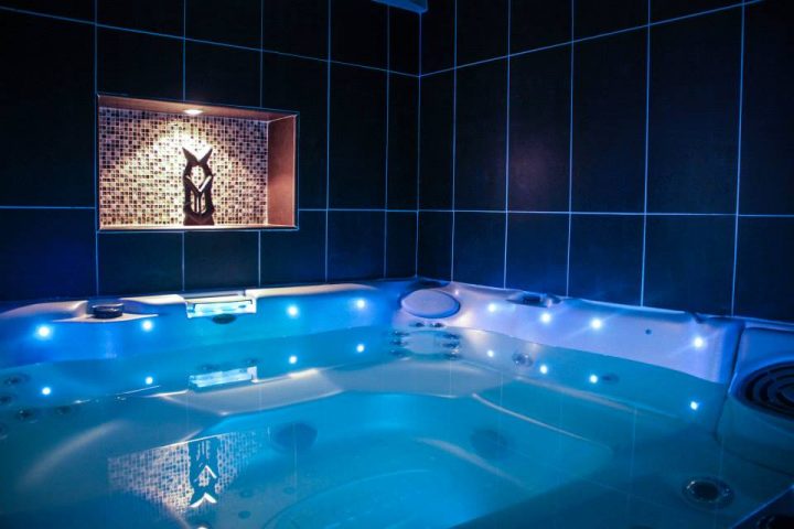 Evasion Antillaise – Nuit D'Amour pour Hotel Avec Jacuzzi