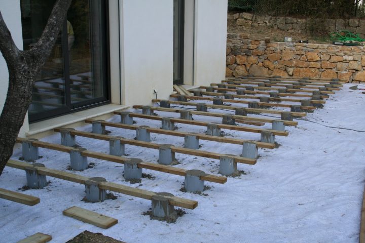 Faire Des Plots En Beton Pour Terrasse Plot 10 Bois 5 Lzzy concernant Plots Pour Terrasse Bois Castorama