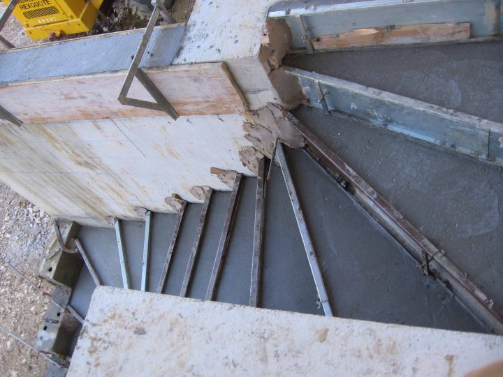 Fin De L’escalier Extérieur Et Début Du Carrelage De La destiné Carrelage Escalier Extérieur