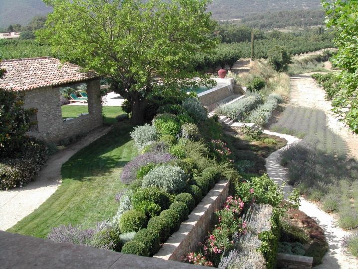 Gardens And Landscaping : Mediteranean Gardens And Plants serapportantà Idee Massif Mediterraneen