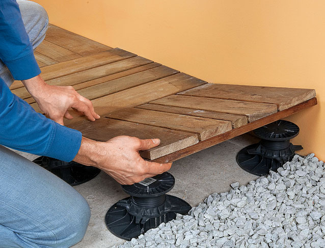 Installer Une Terrasse En Dalles De Bois Sur Plots destiné Plots Pour Terrasse Bois Castorama