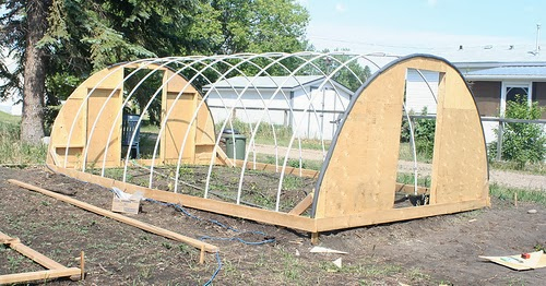 Les Jardins De Christelle: Une Serre-Tunnel Faite Maison concernant Serre De Jardin Pas Chere