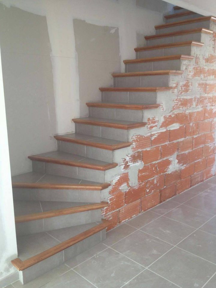 L’escalier Béton Carrelé Est Un Escalier Fini Avec Nez De encequiconcerne Carrelage Escalier Extérieur