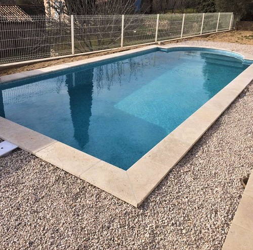 Margelles De Piscine En Pierre Naturelle Véritable à Margelle Piscine Avec Retombée