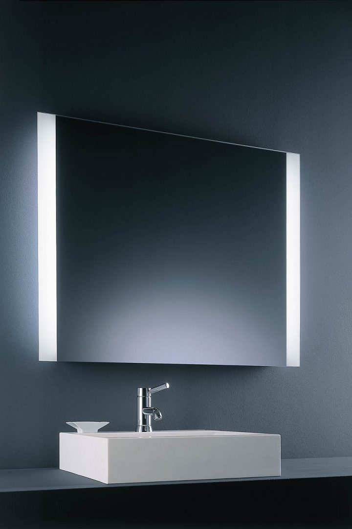 Miroir De Salle De Bain Épaisseur 4Cm Seulement. Existe Aussi En Version  Large Et En Version Triple Fluo encequiconcerne Miroir Éclairant Salle De Bain