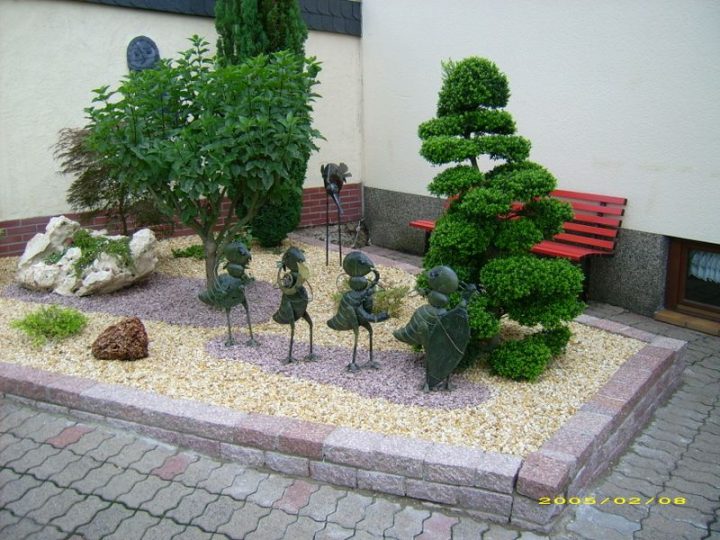 Parterre Avec Cailloux | Gravier Concassé Granit Blanc serapportantà Décor De Parterre