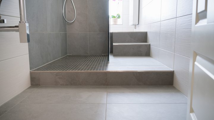 Quel Carrelage Choisir Pour Le Revêtement De Sol De La Salle avec Comment Carreler Une Salle De Bain