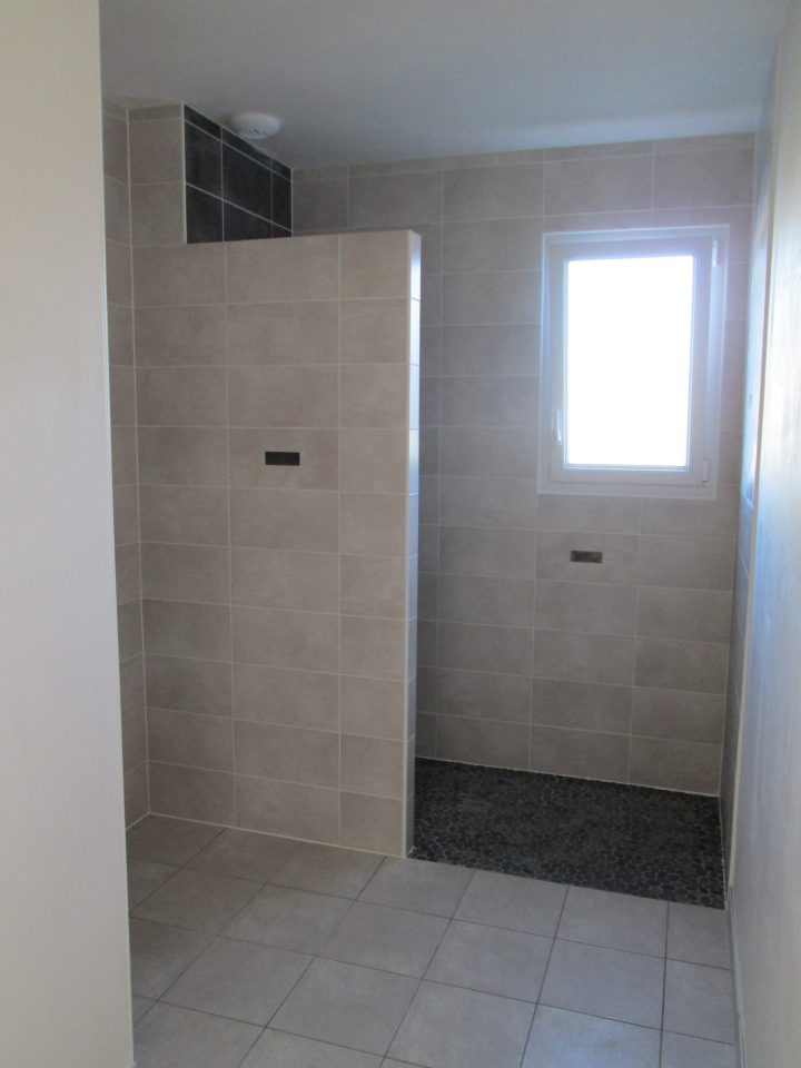 Réalisations Salle De Bains & Douche À L'Italienne – 85000 intérieur Douche À Affusion