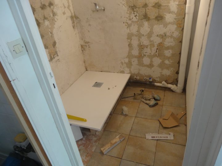 Rénovation Complète D'une Salle De Bain – Faire Soi-Même dedans Refaire Sa Salle De Bain Soi Même