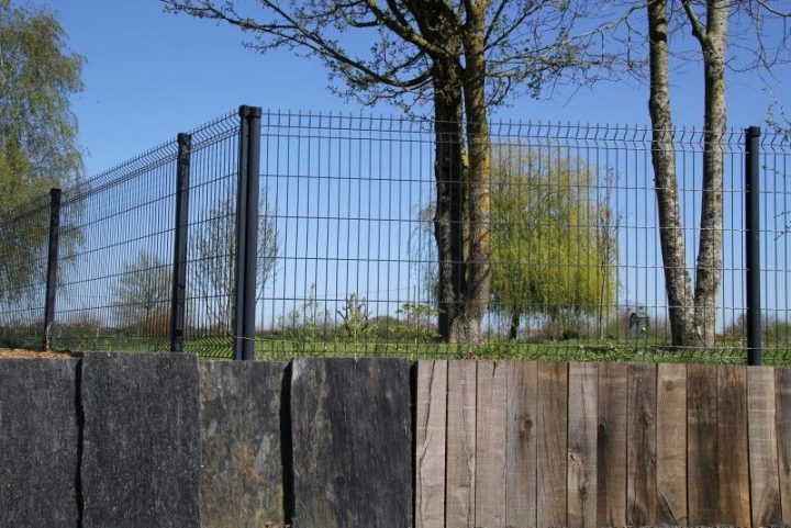 Retenue De Terre En Palis D'Ardoise Et Traverse En Chêne pour Panneau Ardoise Ajouré