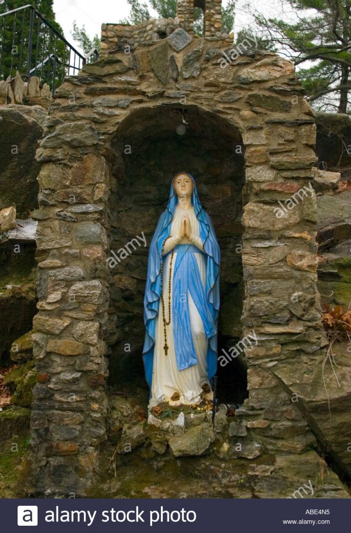 Statue Vierge Marie À Une Réplique De L'Jardins Du Vatican dedans Jardins Du Vatican