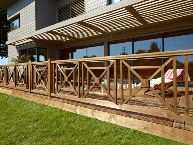 Terrasse En Bois Balustrade – Veranda-Styledevie.fr intérieur Balustrade Bois Extérieur Pas Cher