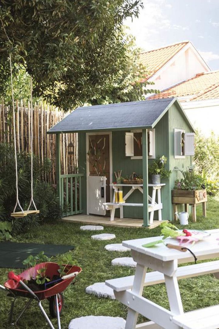 Une Cabane Miniature tout Cabane De Jardin Enfant Bois