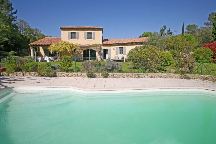 Ventes Aux Portes Du Luberon, À Vendre, Belle Maison encequiconcerne Coque De Piscine A Vendre