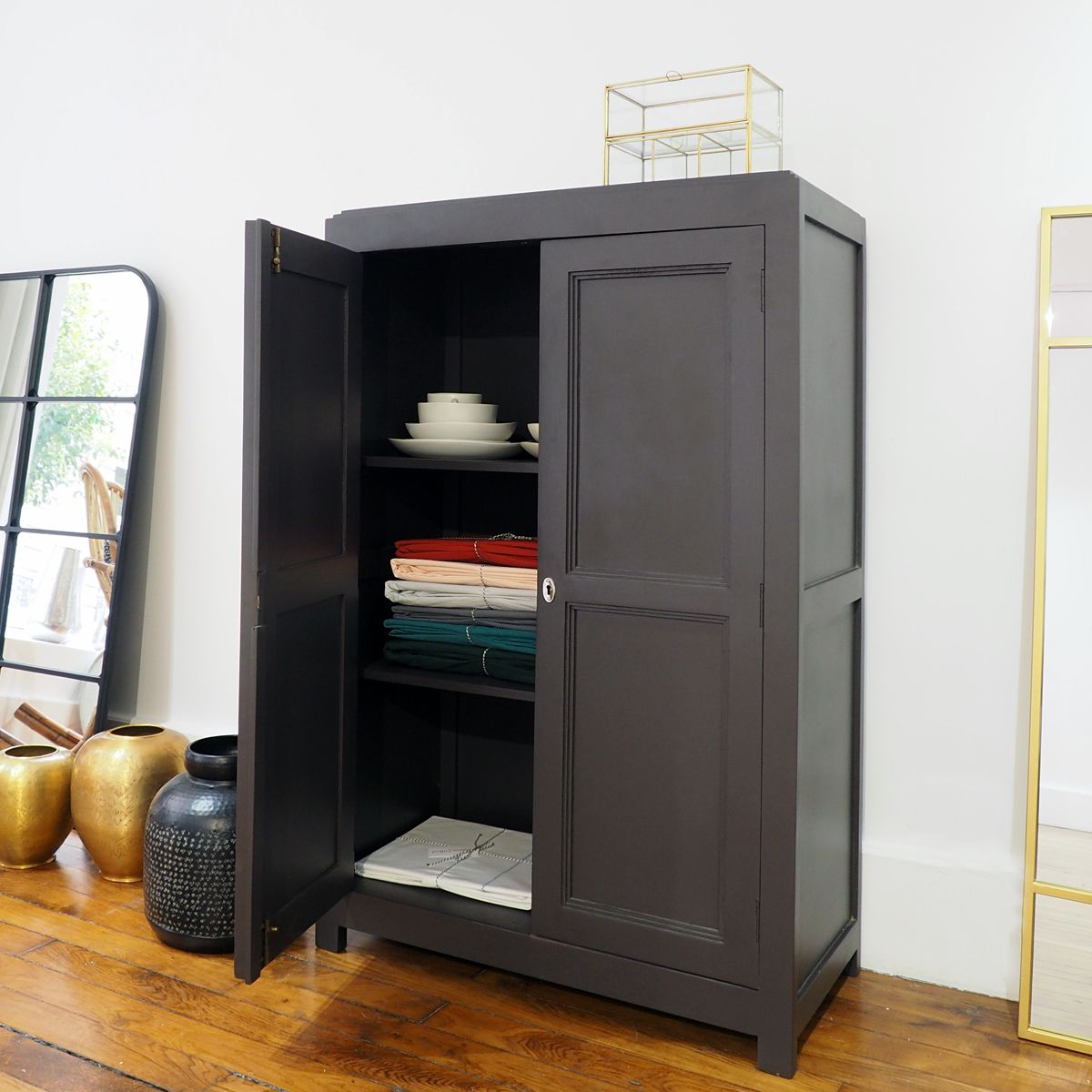 L Armoire Parisienne Tendance Deco Du Moment Shake My Blog