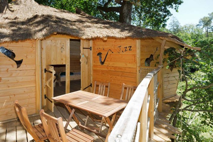 Cabane Dans Les Arbres Cabane Familiale – Parc De Fierbois encequiconcerne Cabane 30M2