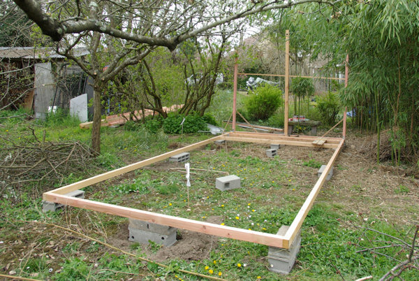 Construire Petite Cabane En Bois – Maison Parallele serapportantà Fondation De Cabanon