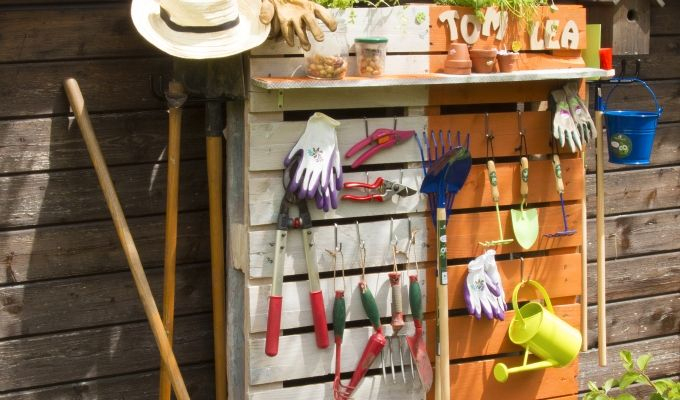 Diy : Meuble Palette Pour Ranger Ses Outils | Porte Outils encequiconcerne Outils Pour Deplacer Meubles