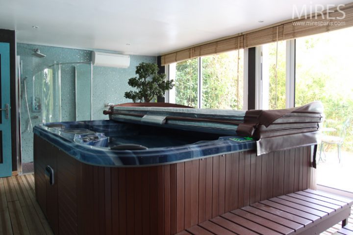 Jacuzzi. C0556 | Mires Paris avec Suite Jacuzzi Ile De France