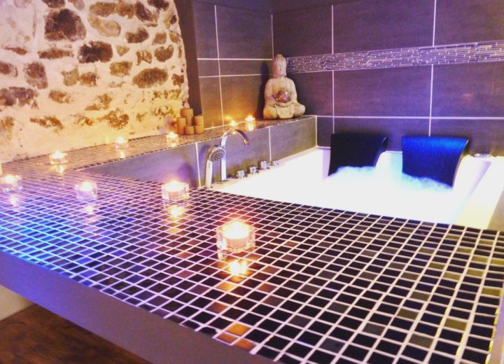 Le Clos Des Vignes Suite Lodge Chambre Romantique Avec serapportantà Week-End En Amoureux Avec Jacuzzi Privatif Occitanie