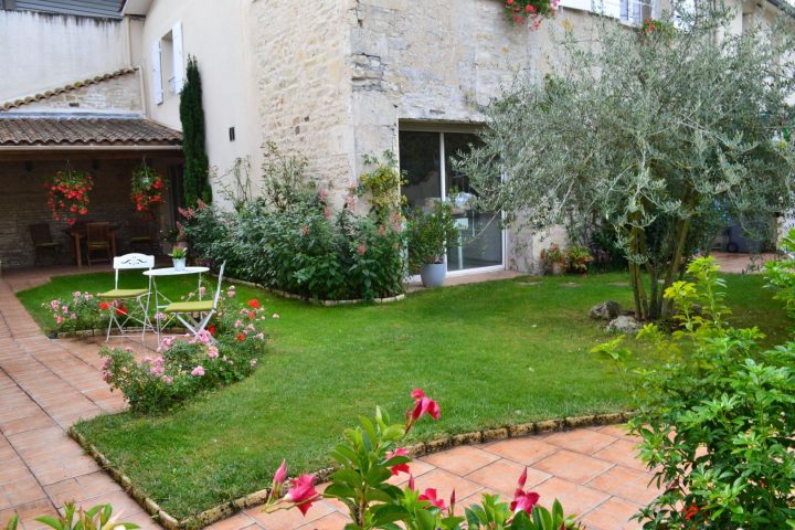 Le Petit Jardin – Location Chambre D'Hôtes 16G9117 Aigre destiné Le Petit Jardin