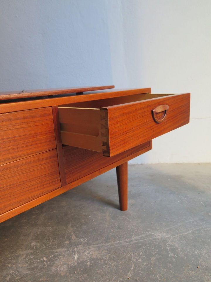 Meuble Tv Vintage Danois En Teck – Design Market à Meuble Danois