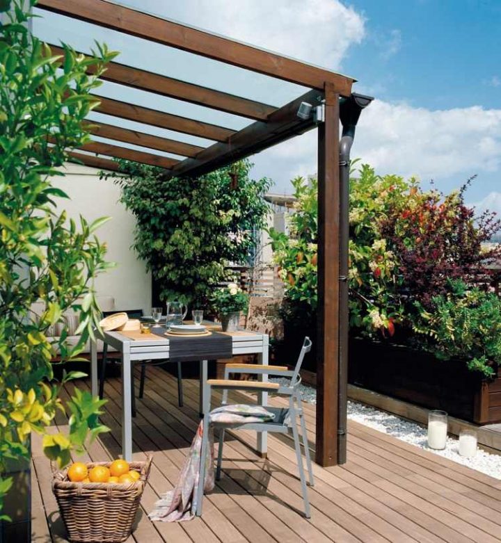 Pergola Adossée Bois Pour Profiter Des Moments De Détente dedans Pergola Adossée