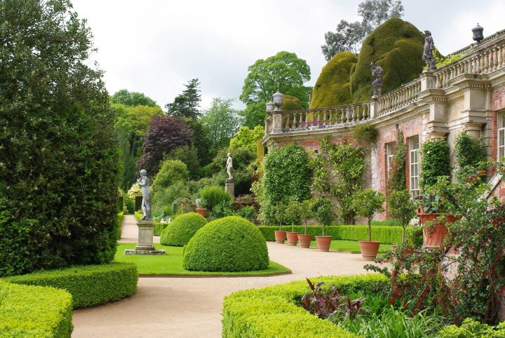 Powis Castle Et Ses Jardins En Terrasses – La Terre Est Un intérieur Jardin De L&#039;You Lourdes