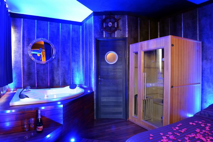 Suite Ambiance Yacht, Avec Spa, Lyon – Introuvable concernant Chambre Avec Jacuzzi Privatif Luxembourg