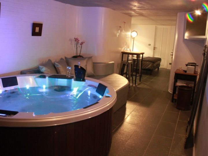 Suite Avec Lit King Size Et Spa Jacuzzi Privatif 1 Et 2 tout Chambre Avec Jacuzzi Privatif Luxembourg