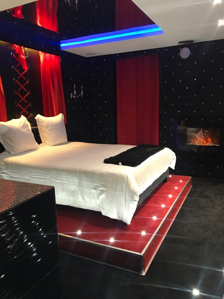 Suite Cabaret Avec Spa Privatif, Lyon – Introuvable avec Chambre Avec Spa Privatif Lyon