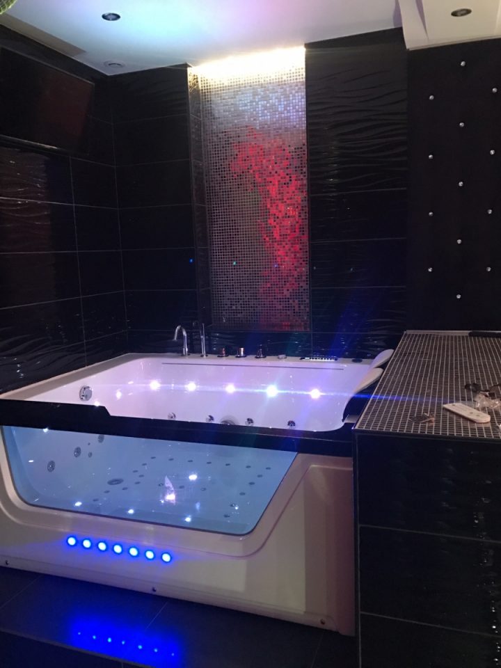 Suite Cabaret Avec Spa Privatif, Lyon – Introuvable concernant Chambre Avec Spa Privatif Lyon