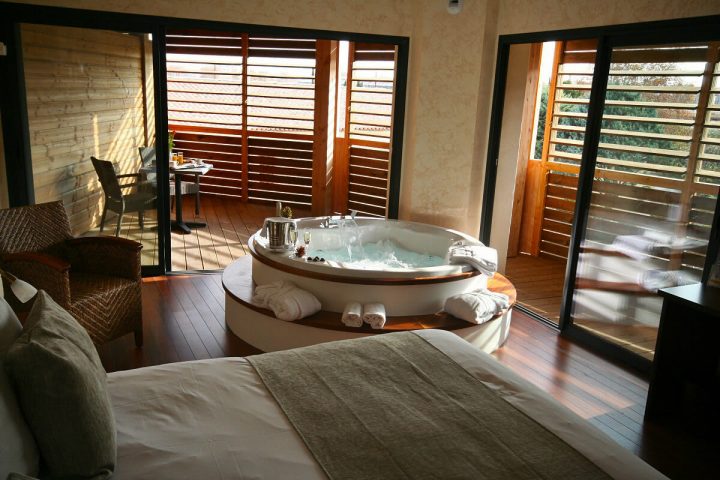 Week End Romantique 12 Chambres Avec Jacuzzi Priv En encequiconcerne Suite Jacuzzi Ile De France